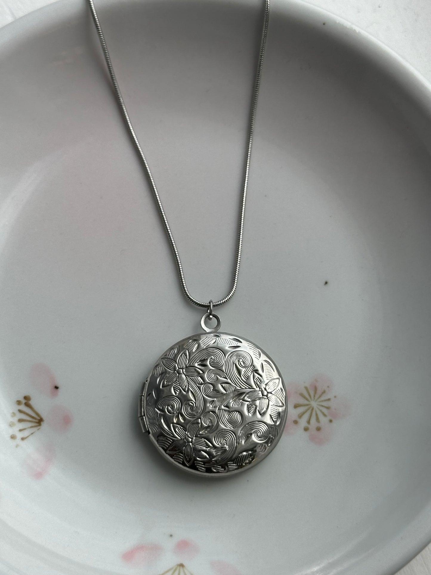Circle Floral Locket Necklace