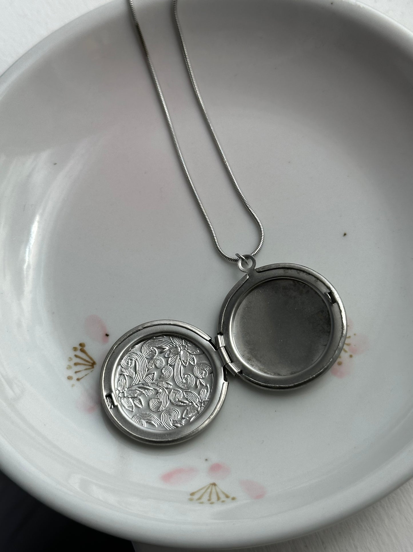 Circle Floral Locket Necklace