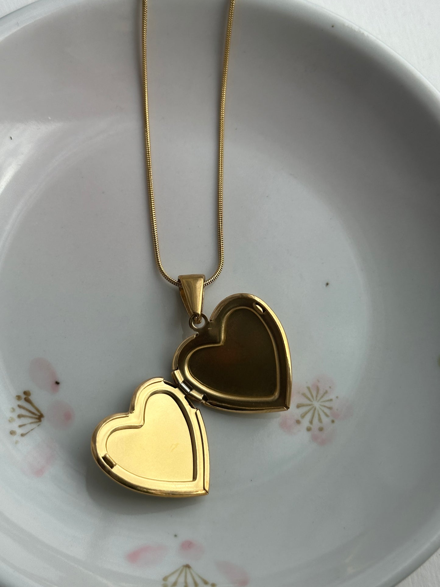 Shell Heart Locket Necklace