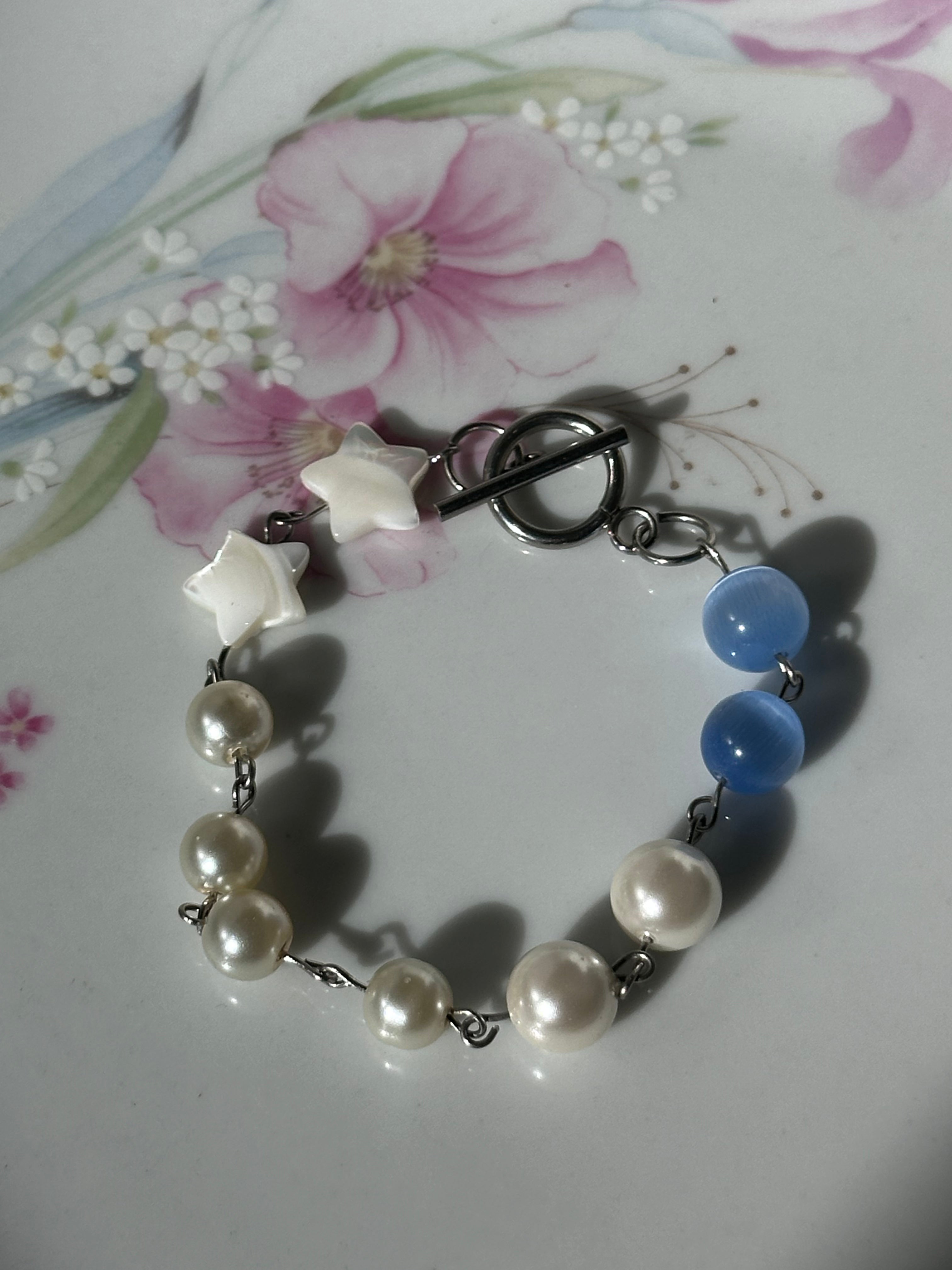 Cat Eye and Stars Wire Bracelet