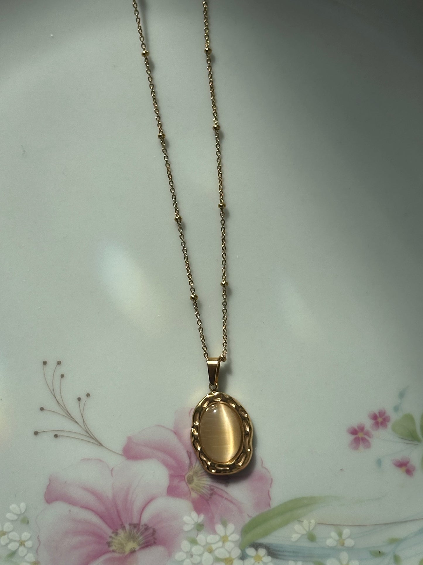 Champagne Cat's Eye Effect Necklace