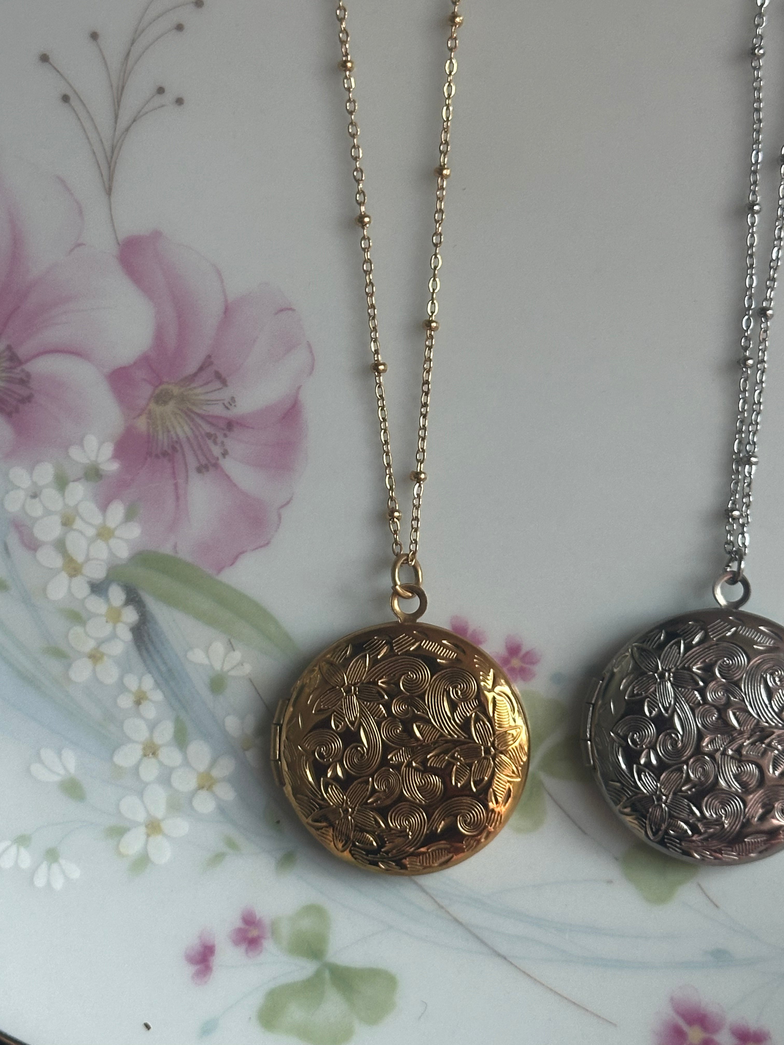 Circle Floral Locket Necklace
