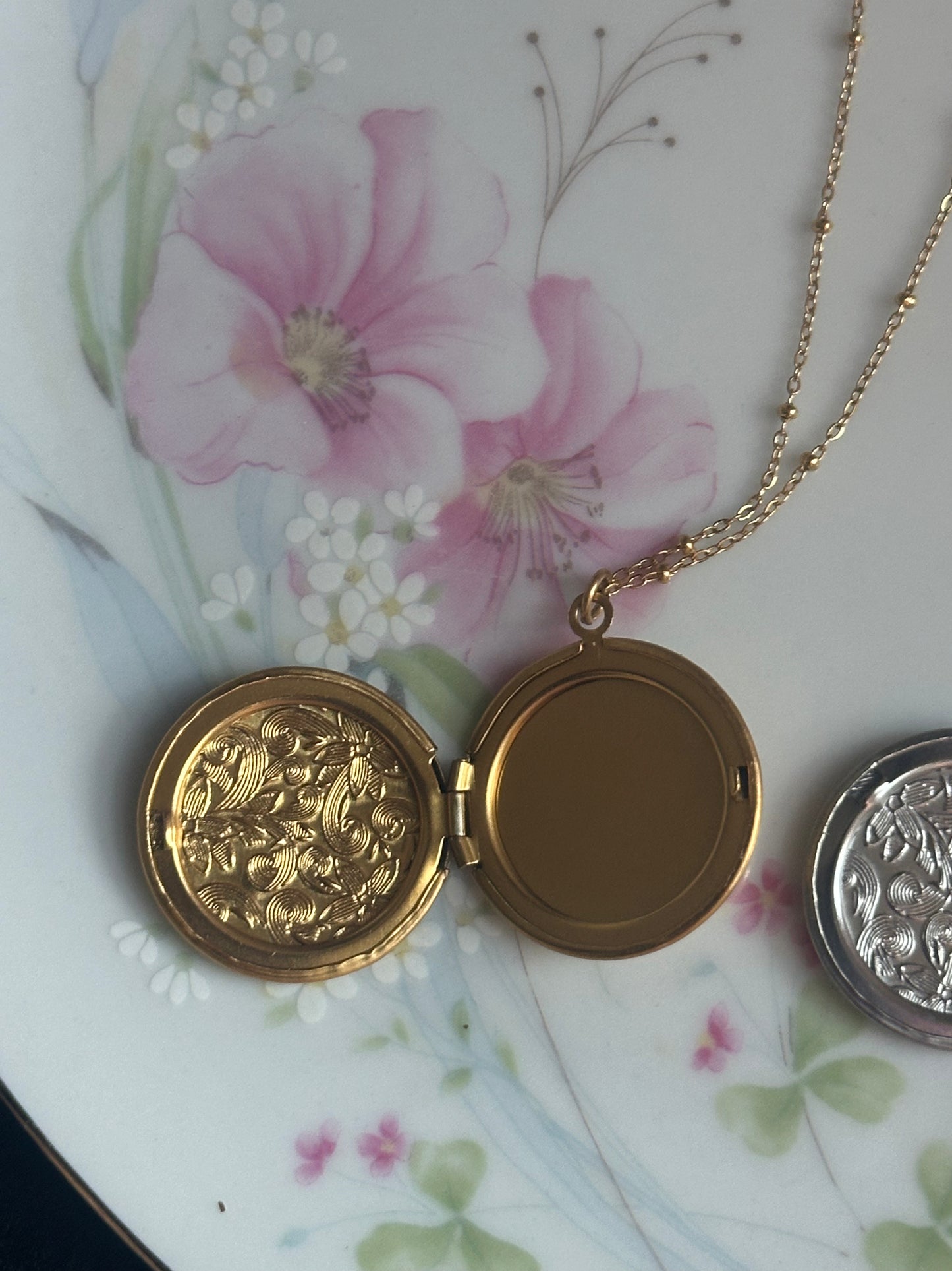 Circle Floral Locket Necklace